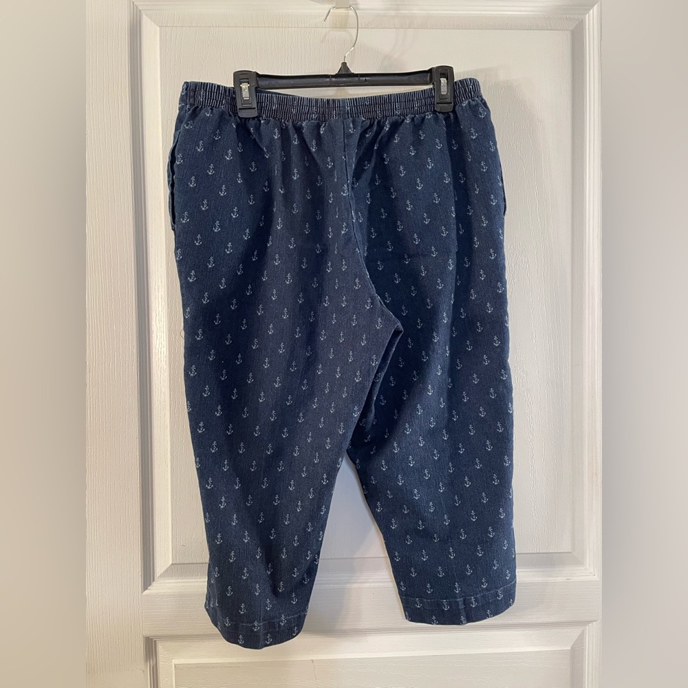 EUC Alfred Dunner Capris. Size 16. Jeans with anchor print. - Picture 2 of 8